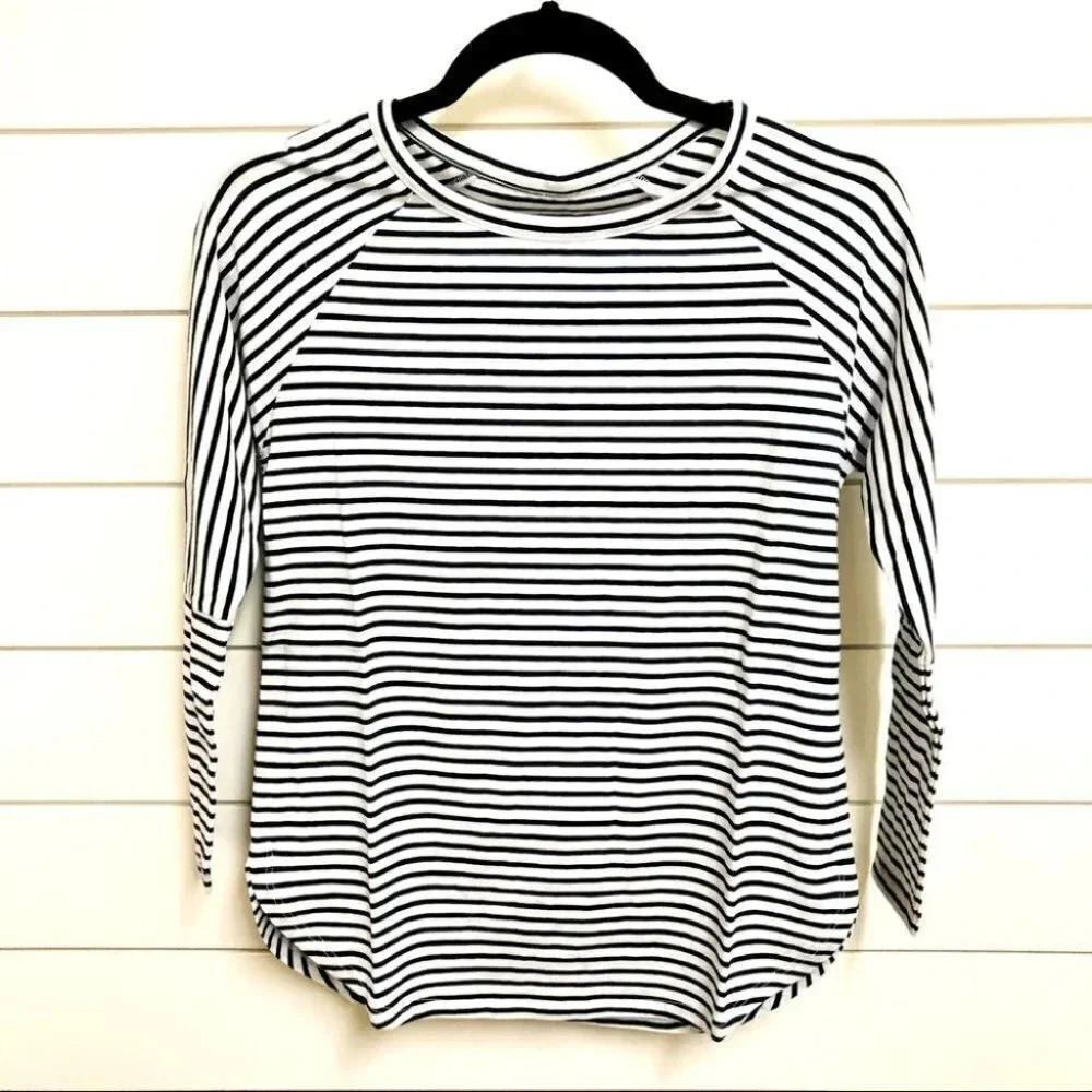 Vineyard Vines Navy and White Striped Edgartown Long Sleeve Top Size XXS NWT